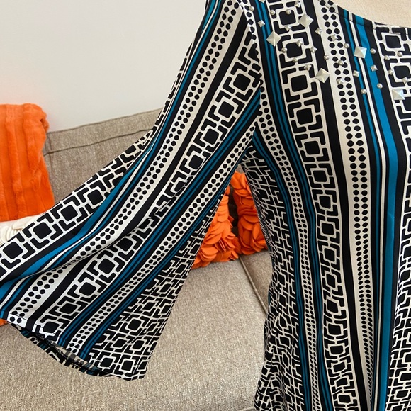 ❣️Alfani Asymmetrical Hem Top❣️ - Picture 4 of 8